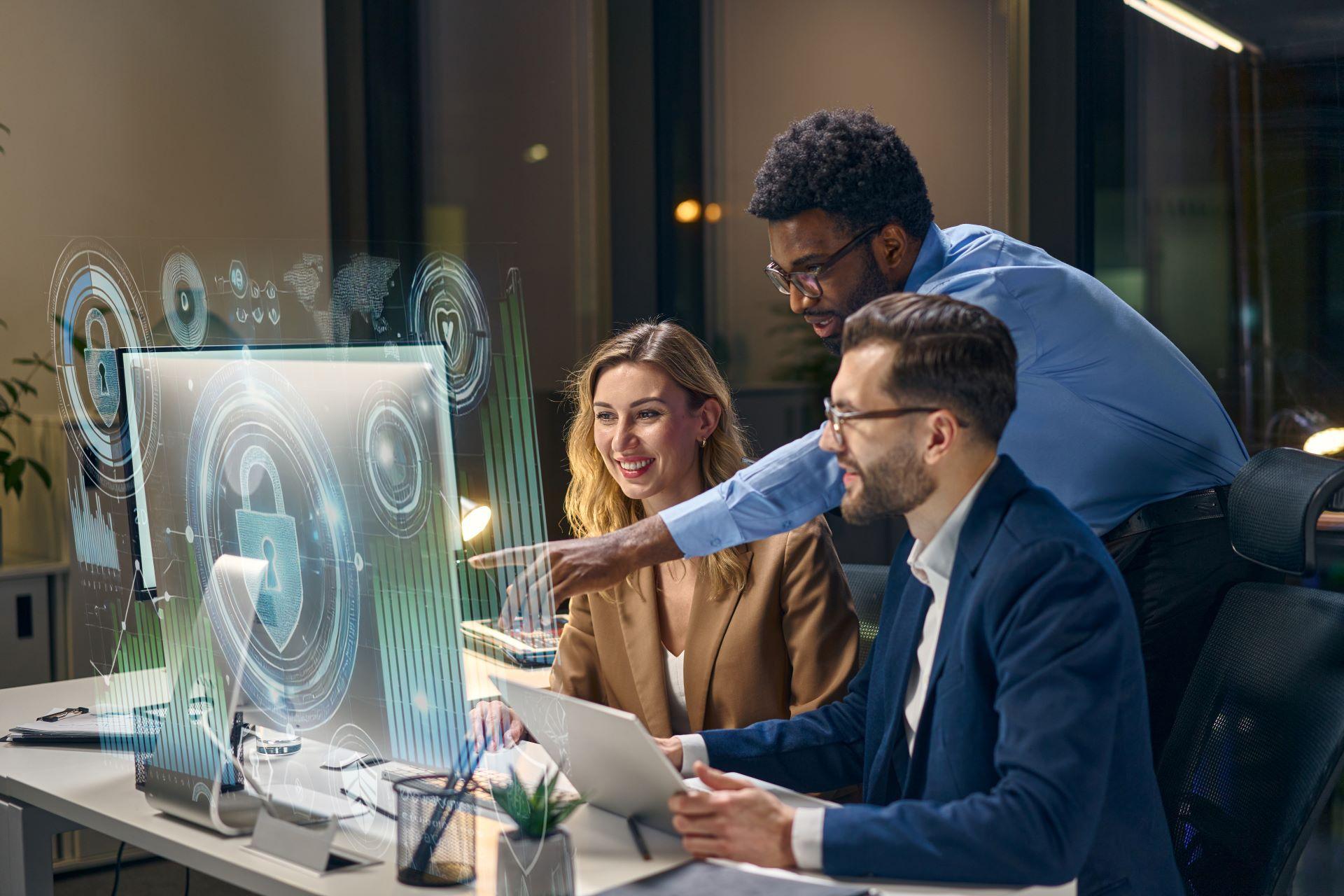 Team arbeitet an IT-Sicherheitslösungen